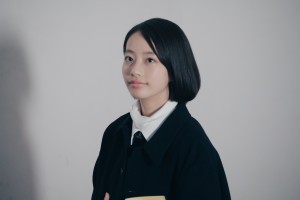 栞役_池端杏慈さん_白の花実0724